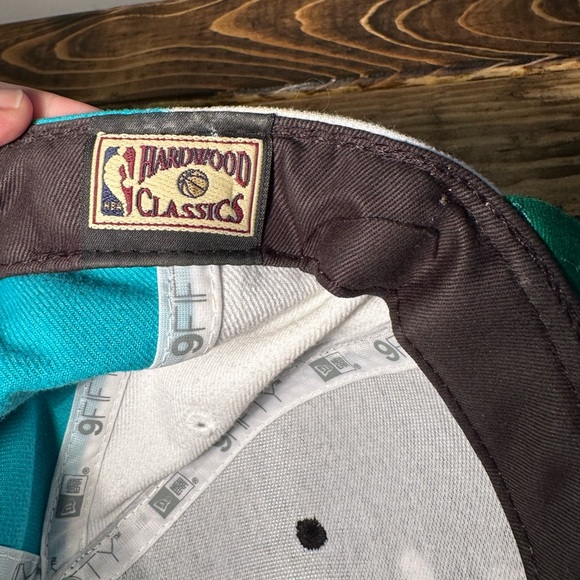 New Era Charlotte Hornets Snapback Hat - Picture 8 of 8